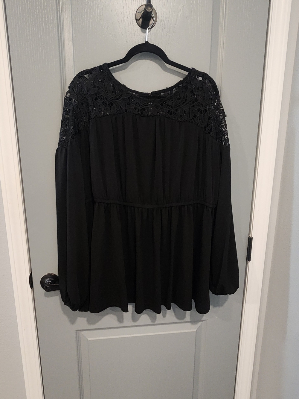 Torrid Black Lace Yoke Long-Sleeve Peplum Top